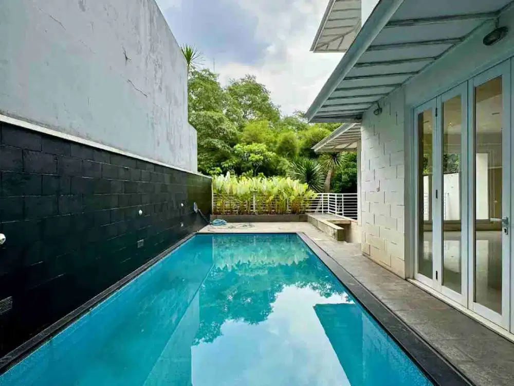RUMAH PRIVATE POOL DI RIVERVILLE LEBAK BULUS JAKARTA SELATAN
