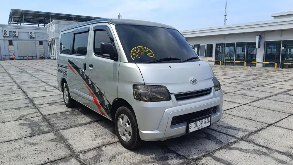 Daihatsu Grandmax Minibus MB hatcback silver 2024