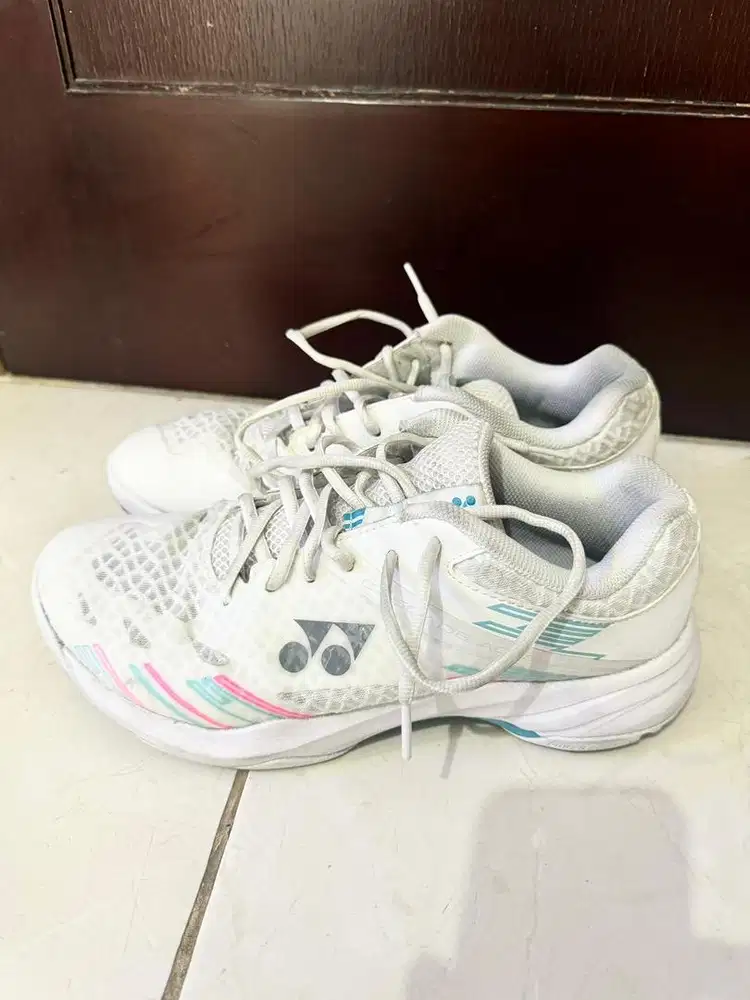 Sepatu Yonex Cascade Accel Wide Size 43