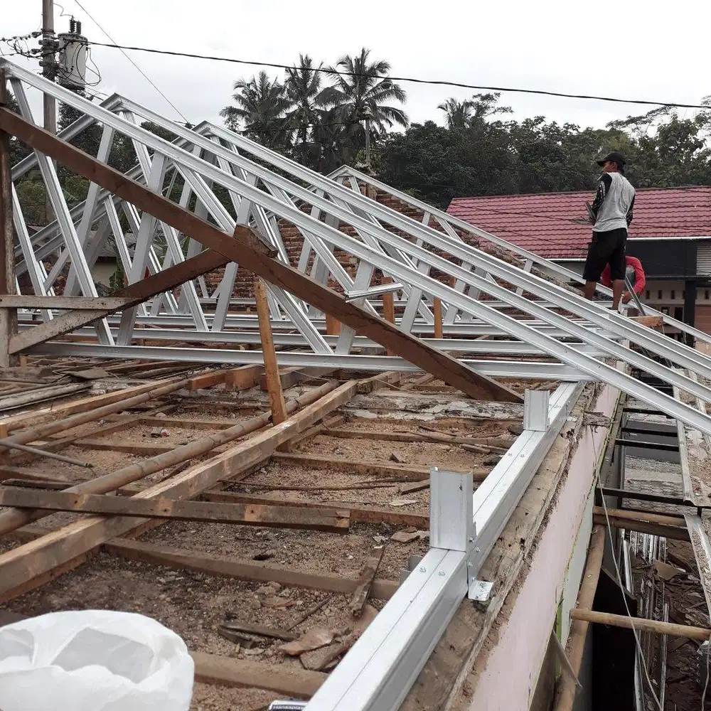 JASA PEMASANGAN KANOPI BAJA RINGAN – KUAT, RAPI & HARGA TERJANGKAU