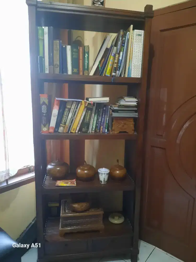 rak buku / lemari pajangan bertingkat (4 ambalan)
