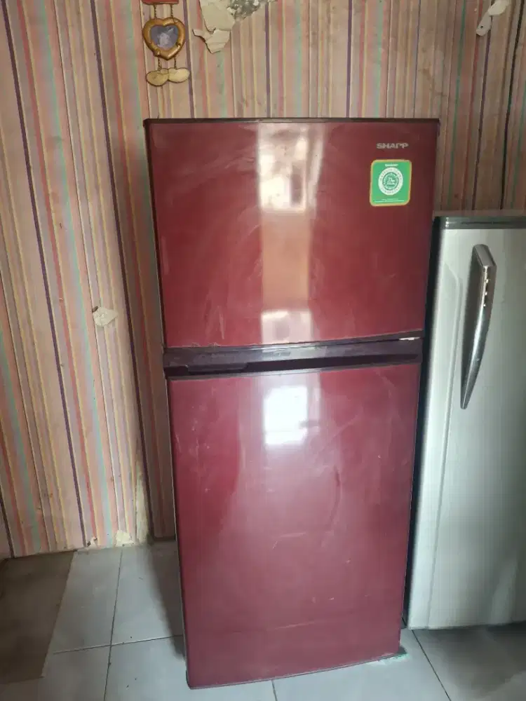Kulkas Sharp 2 Pintu Merah