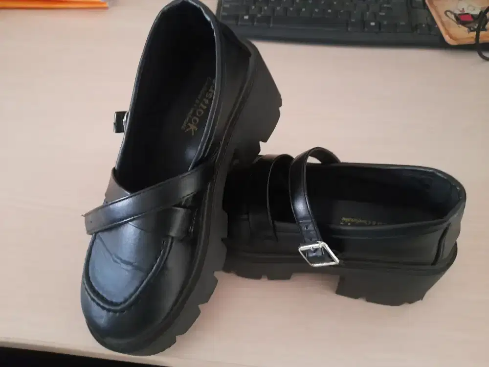 Sepatu Wedges Anak 36