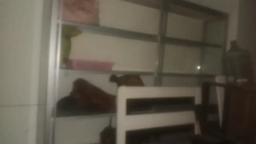 Etalase perlengkapan barang