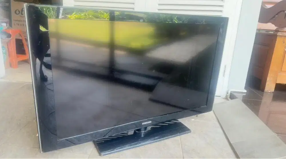 dijual SAMSUNG LCD TV Series 5 uk 46 inch model LA46A550P1R