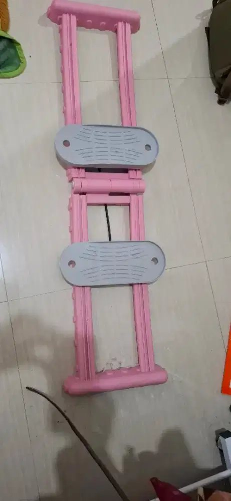 Space Savy Alat olahraga untuk kaki paha dan panggul