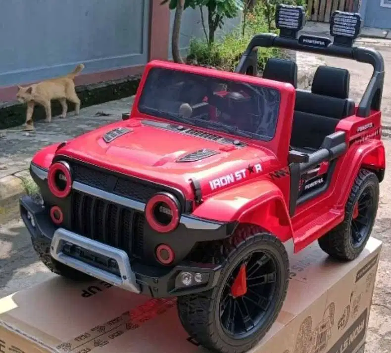 Mainan Mobil Aki Jeep Ban KARET PMB 8299 B Iron Star