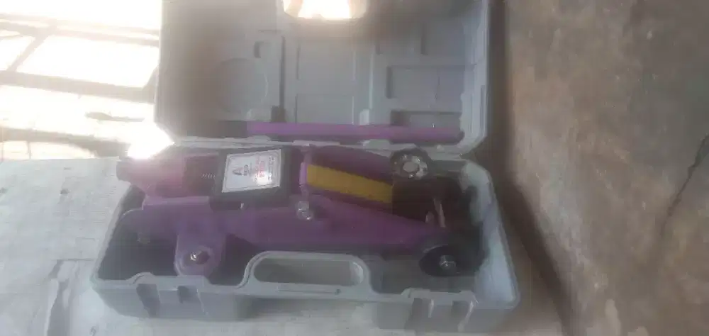 Jual.ajh ga ke pake dongkrak krkuatan 2ton