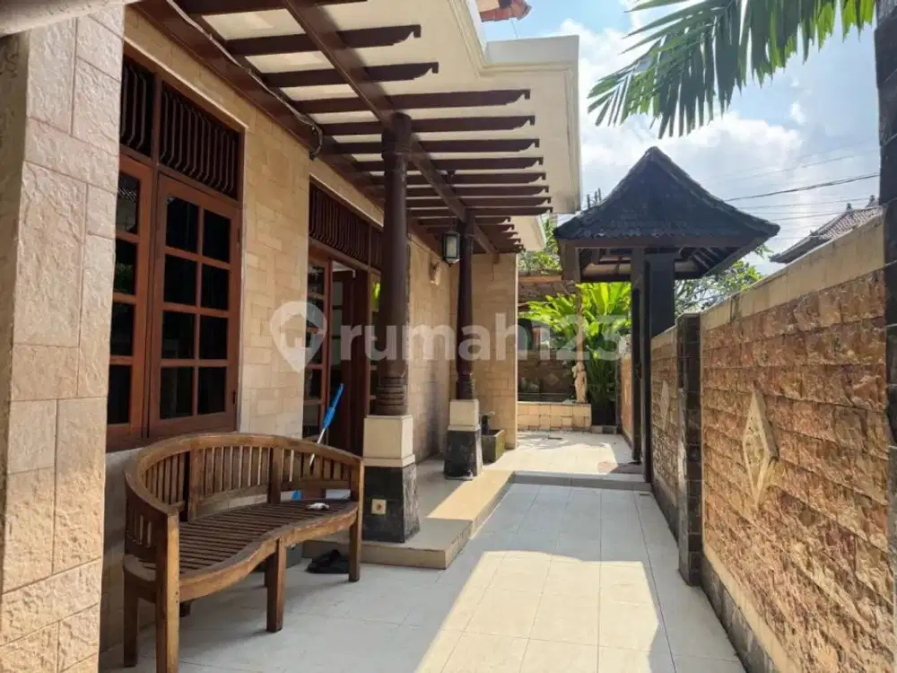 Disewakan Villa Mewah 4 Kamar Tidur Full Furnished di Taman Mumbul
