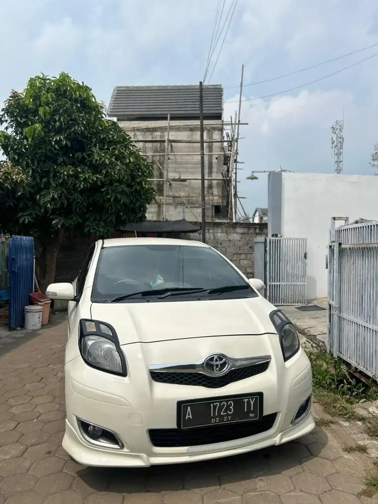 Toyota yaris s limited AT
