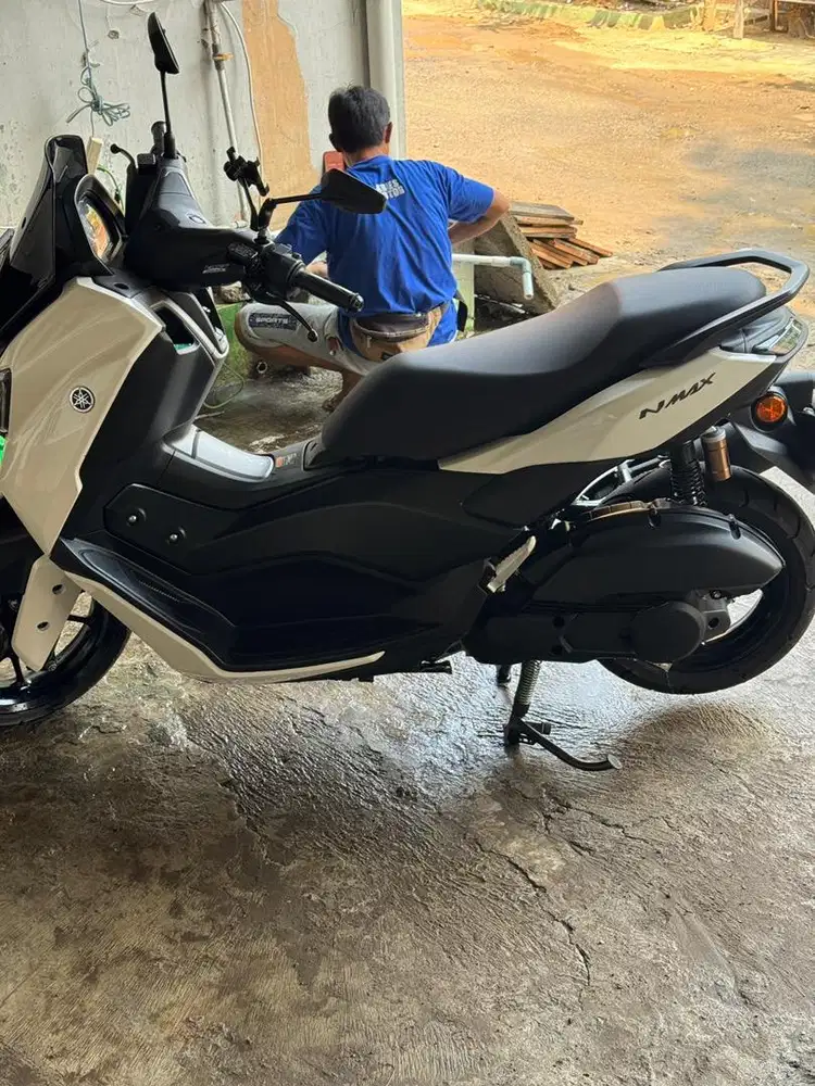 NMAX Keyless 2024 odo 2400 perak