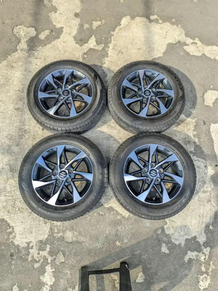 Velg oem ertiga r15 5x114 sepaket ban