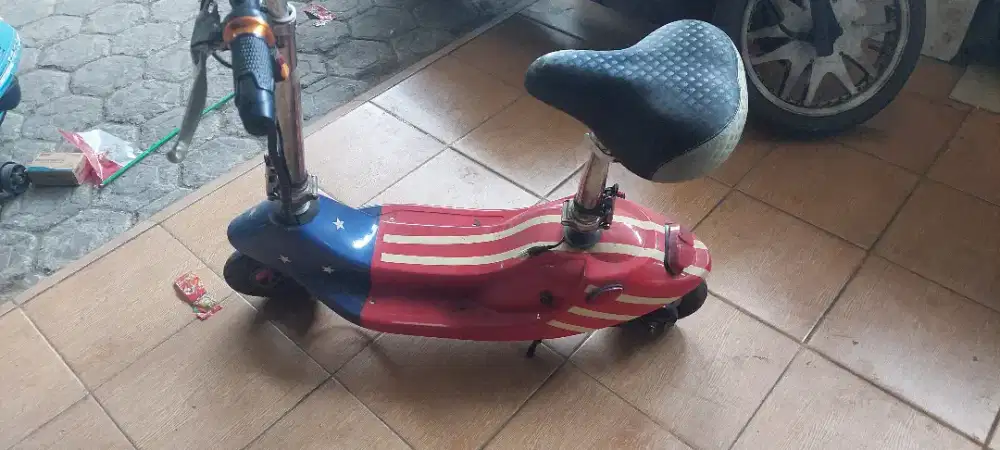 Skuter listrik normal tinggal pakek
