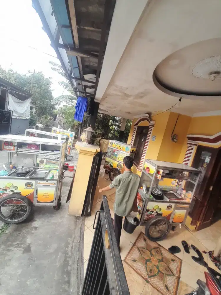 Jualan Keliling Gerobak Dorong