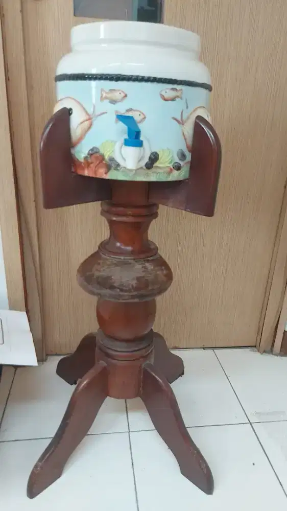 Tempat air minum kayu