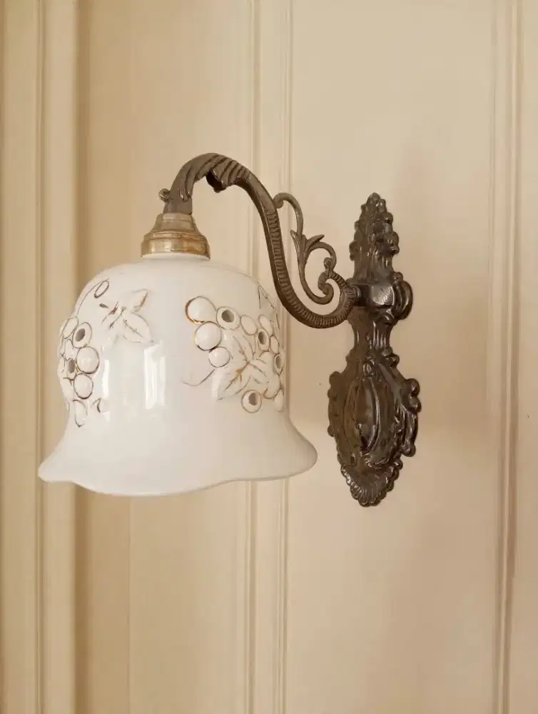 Lampu dinding keramik
