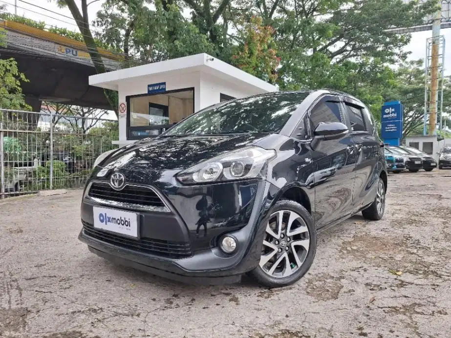 DP MURAH Toyota Sienta 1.5 V Bensin-AT 2017 Hitam CKFQB