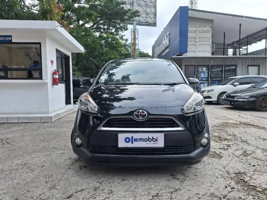 DP MURAH Toyota Sienta 1.5 V Bensin-AT 2017 Hitam CKFQB