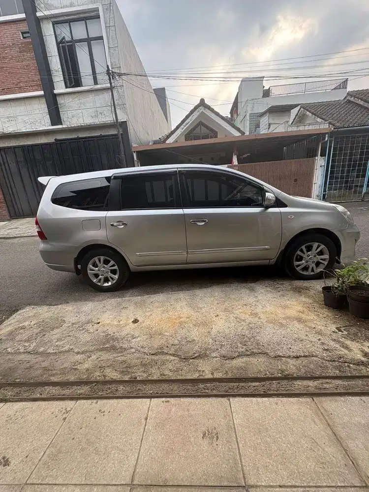 Nissan Grand livina 2012 Bensin