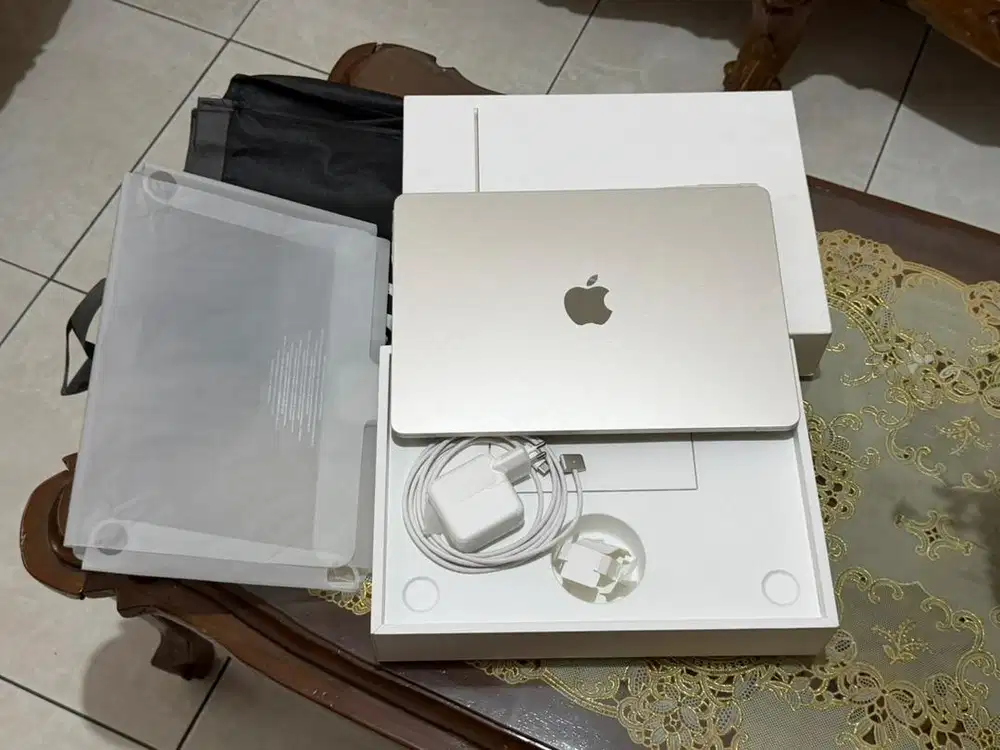 Macbook Air M5 16/512gb iBox baru 2 minggu NET