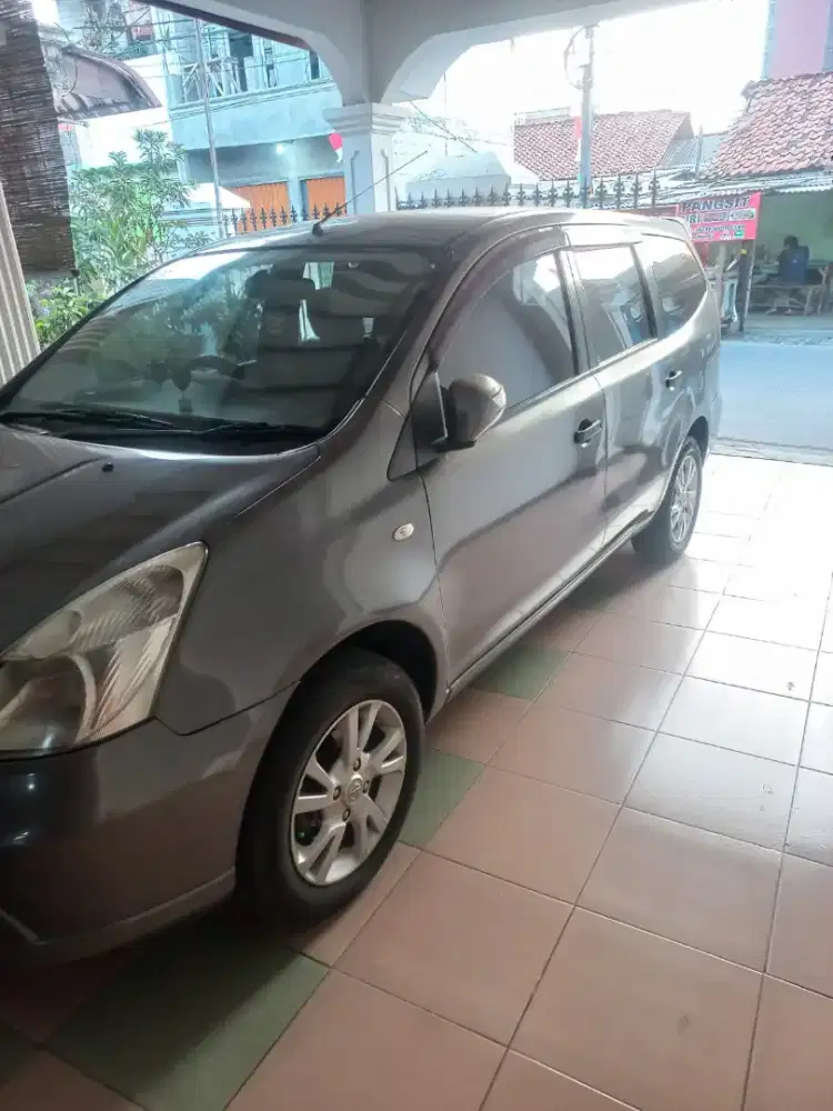 Jual Nissan Grand Livina 2013