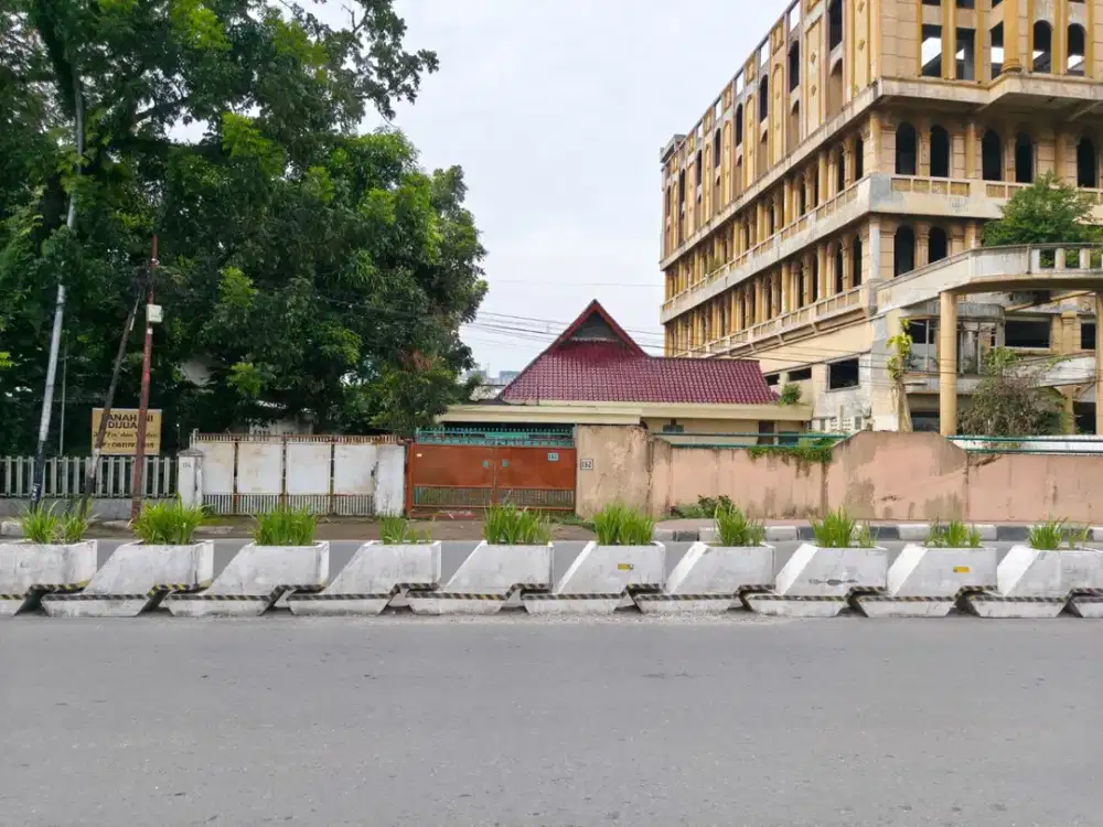 Villa Jl. Adam Malik ( dkt Amir Hamzah )