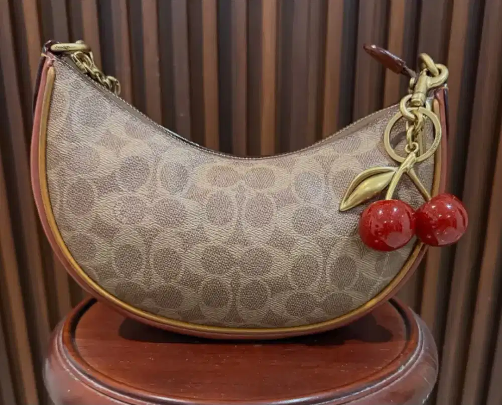 Mira bag, fre key charm