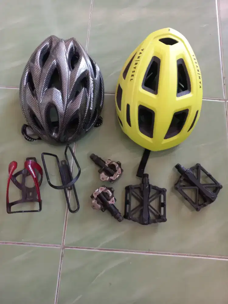 Paket akssrs Sepeda: 2 Helm Van Rysel, Pedal Cleat & Flat, Bottle Cage