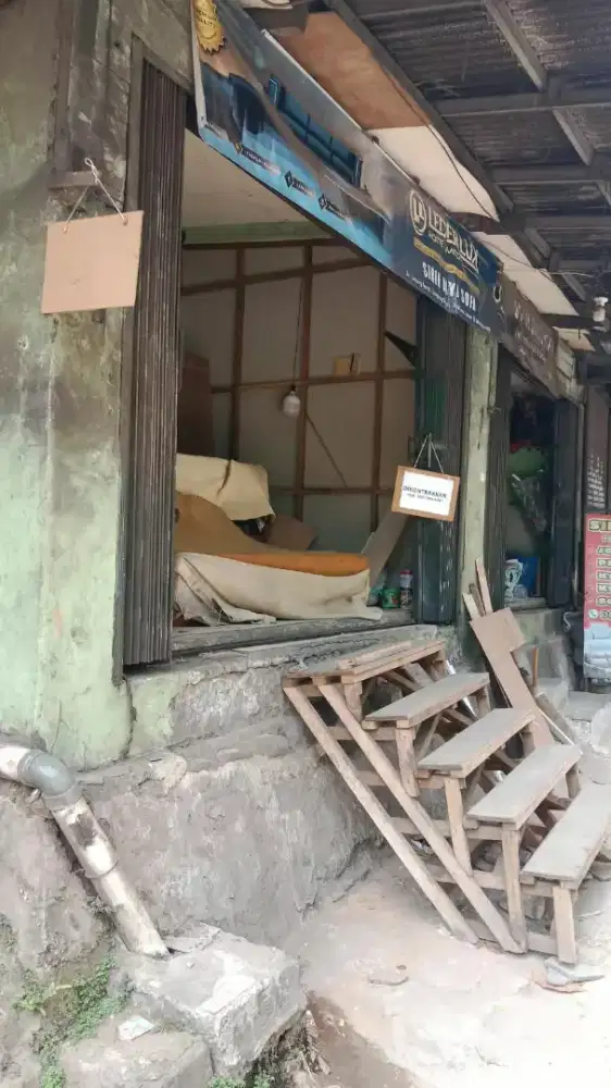 Di kontrakkan ruko