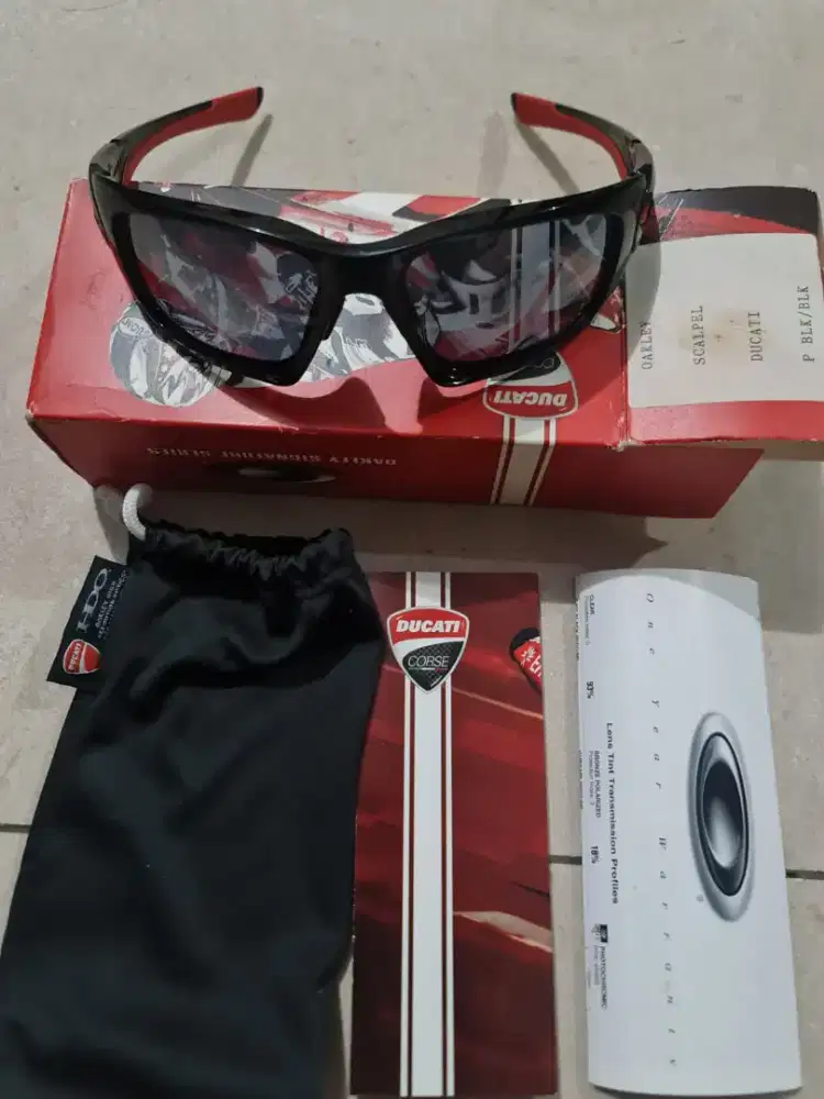 Kacamata Original OAKLEY Type Ducati