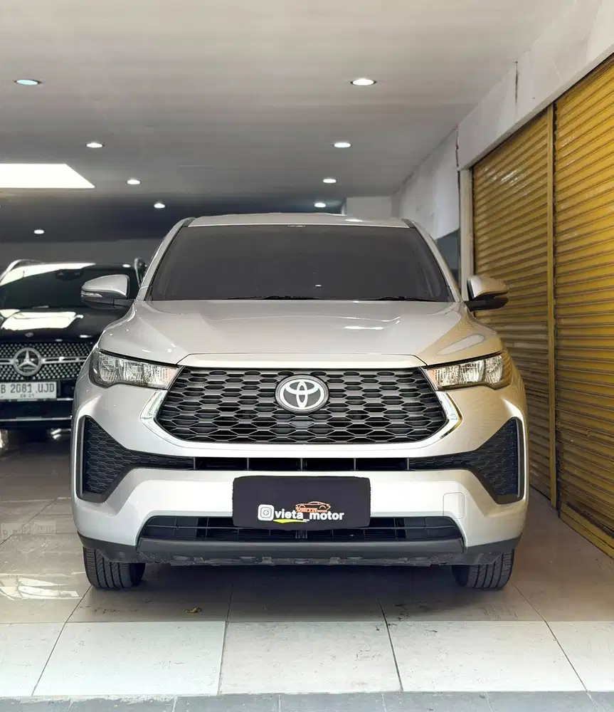 Innova Zenox 2.0 G CVT 2024 Automatic Silver Zenix 2.0 G CVT 2023Hitam