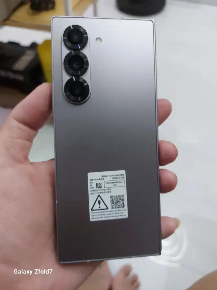 Samsung z fold 6 minus lcd dalam