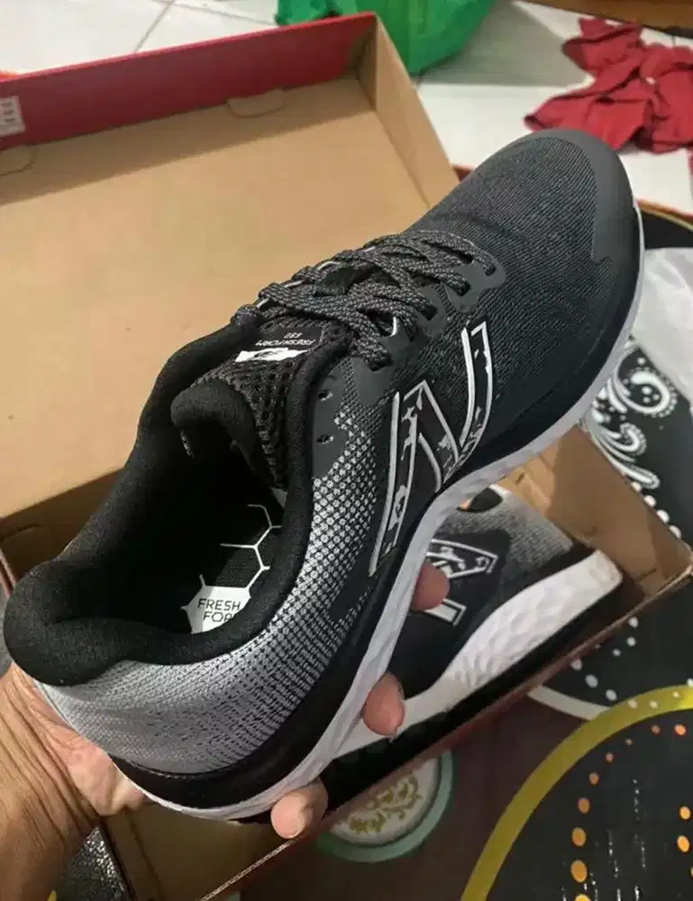 Jual cepet 2 sepatu baru original