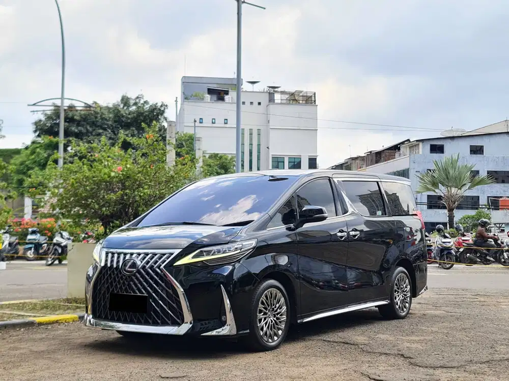 7 seater Ganjil Bunga 4% JULI 2027 Km 37k Lexus LM350 7 Seater 2023 1