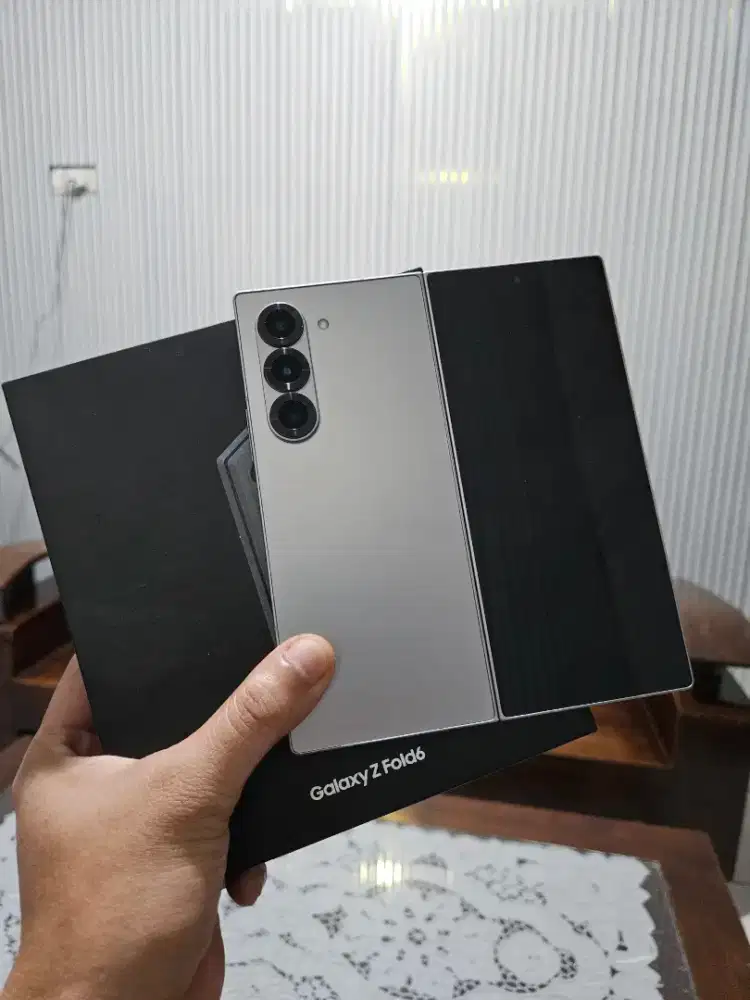 Samsung Z Fold 6 256 Gb Silvershadow Ex.SEIN (bercak dikit)