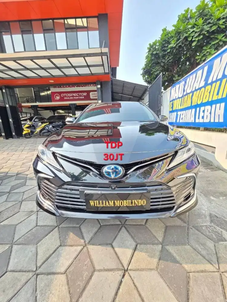 Toyota Camry V Hybrid Matic Tahun 2022 Kondisi Mulus Terawat Istimewa