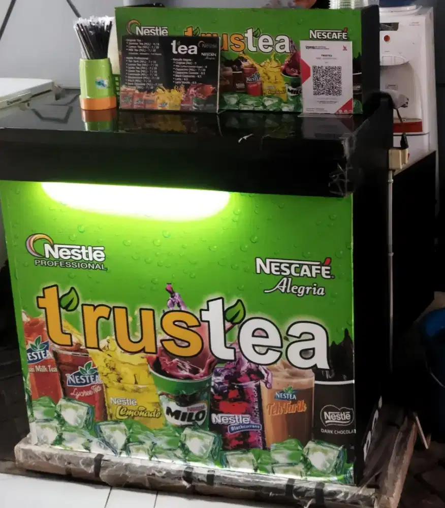 Karyawati Kantin Stand Minuman, kampus Dinamika (Stikom) Kedung Baruk