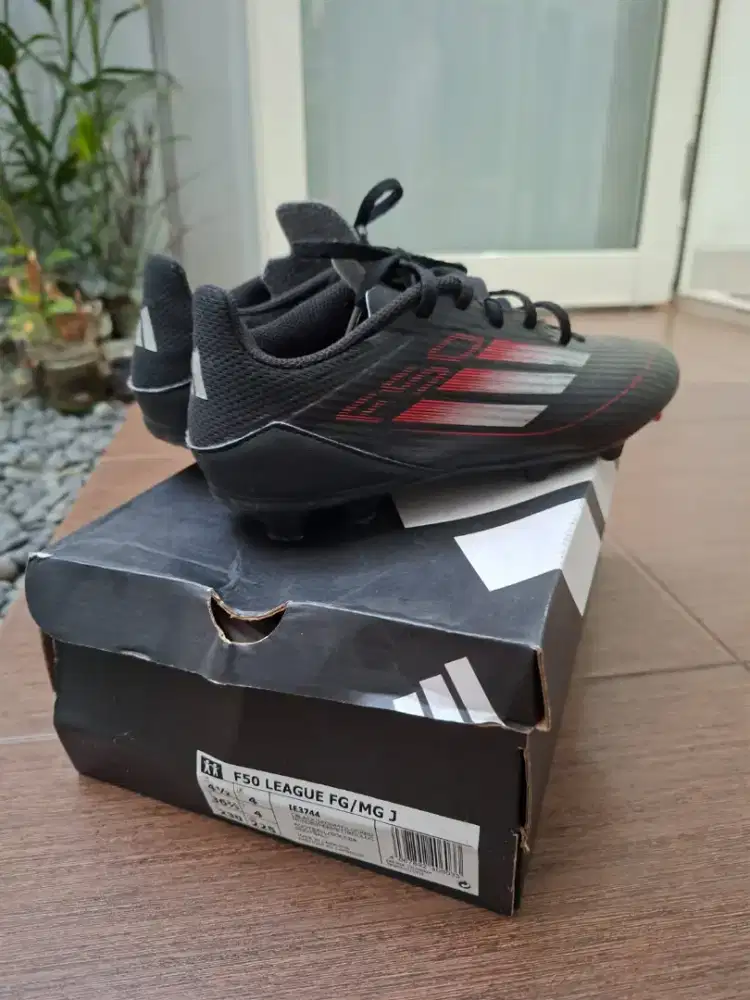 Sepatu bola anak Adidas ori
