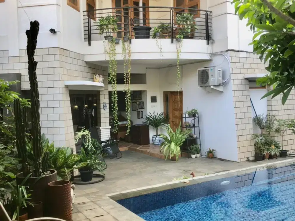 Dijual Rumah Di Kawasan Jaksel Dengan Tanah Luas dan Terdapat Private Pool Siap Huni VA-17469