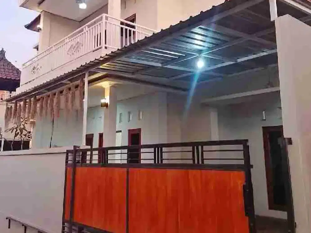 RUMAH 2 LANTAI, 3 KAMAR TIDUR, FURNISH, DEKAT JALAN BESAR DI BATUYANG