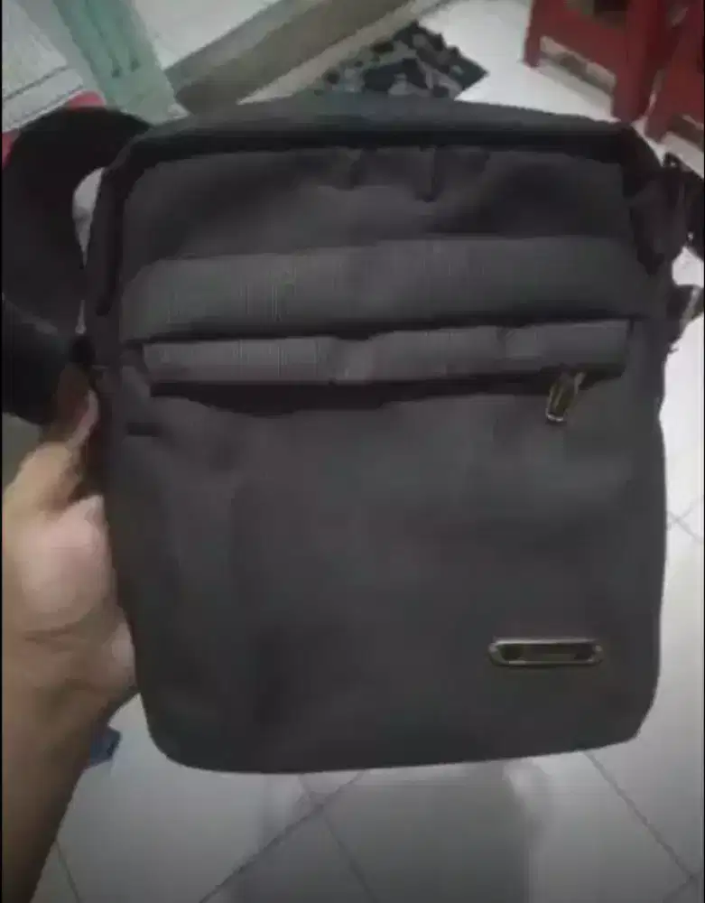 Tas selempang pria classic diamond