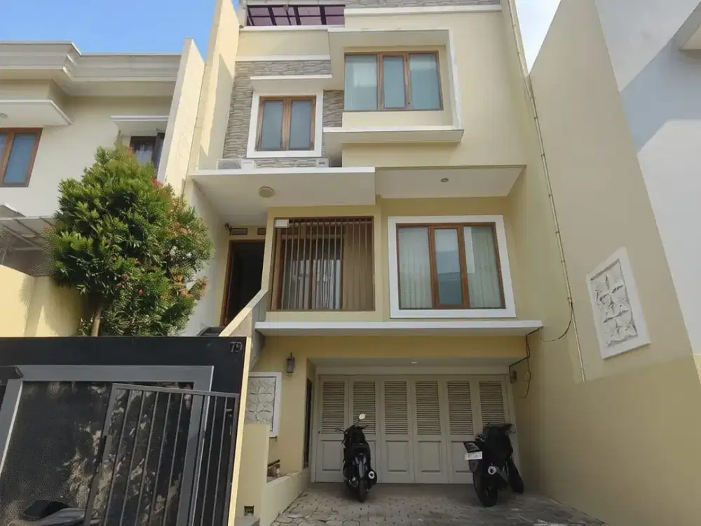 Rumah modern Minimalis 3 Lantai Secondary bagus dan sangat Terawat