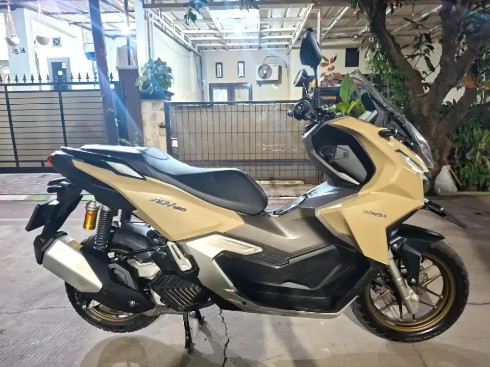 Honda adv 160 Abs km low 6900 perak