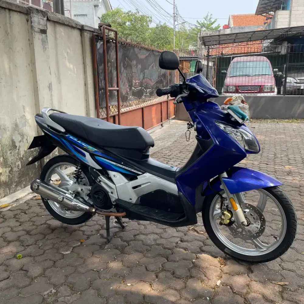 yamaha nouvo z biru