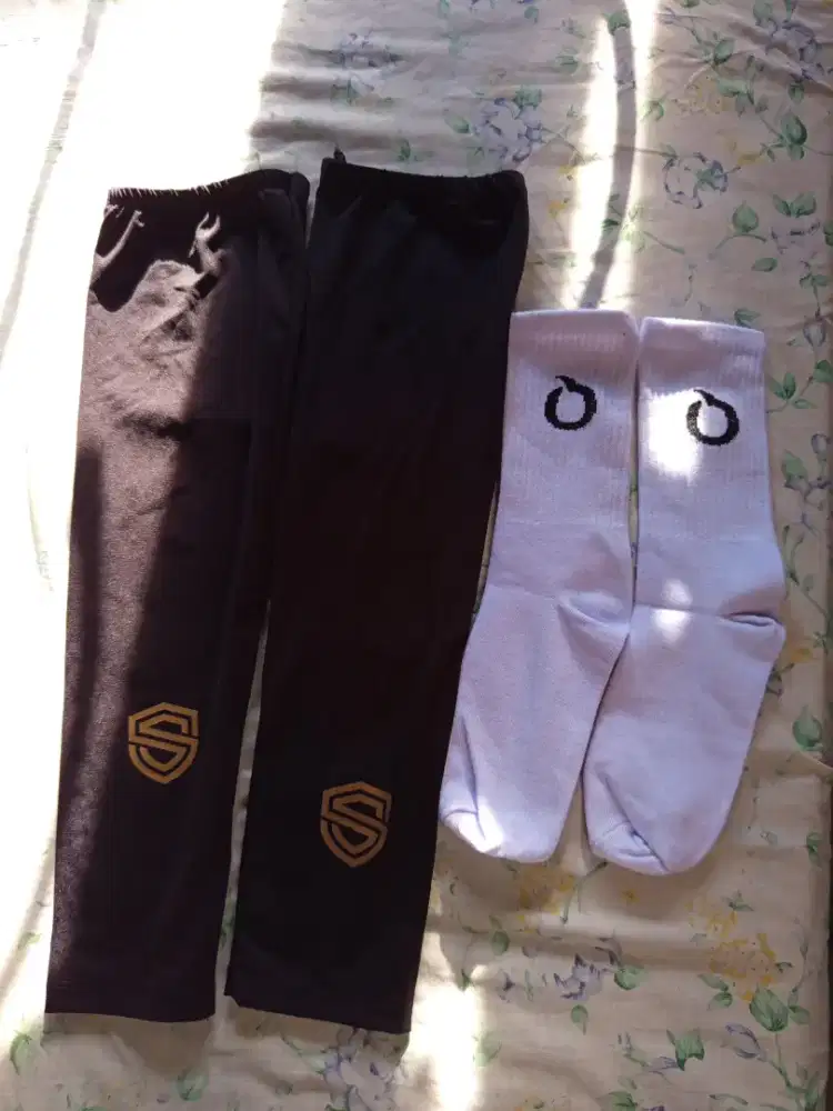 Kaos kaki dan Manset kaki