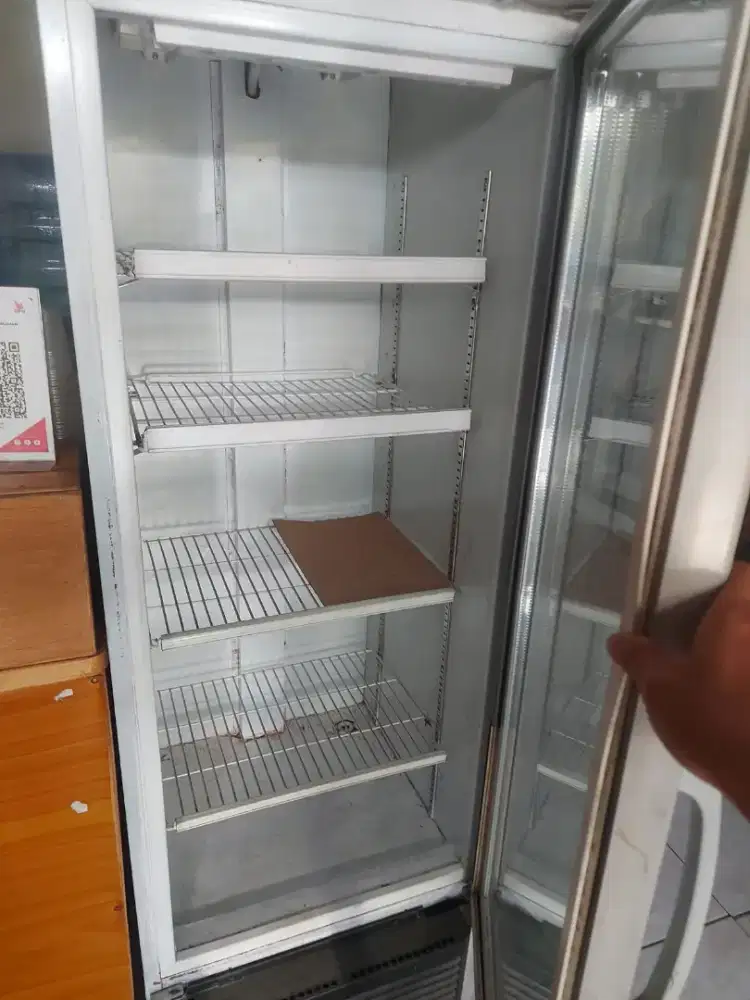 Di Jual Show Case Masih normal dan sangat dingin