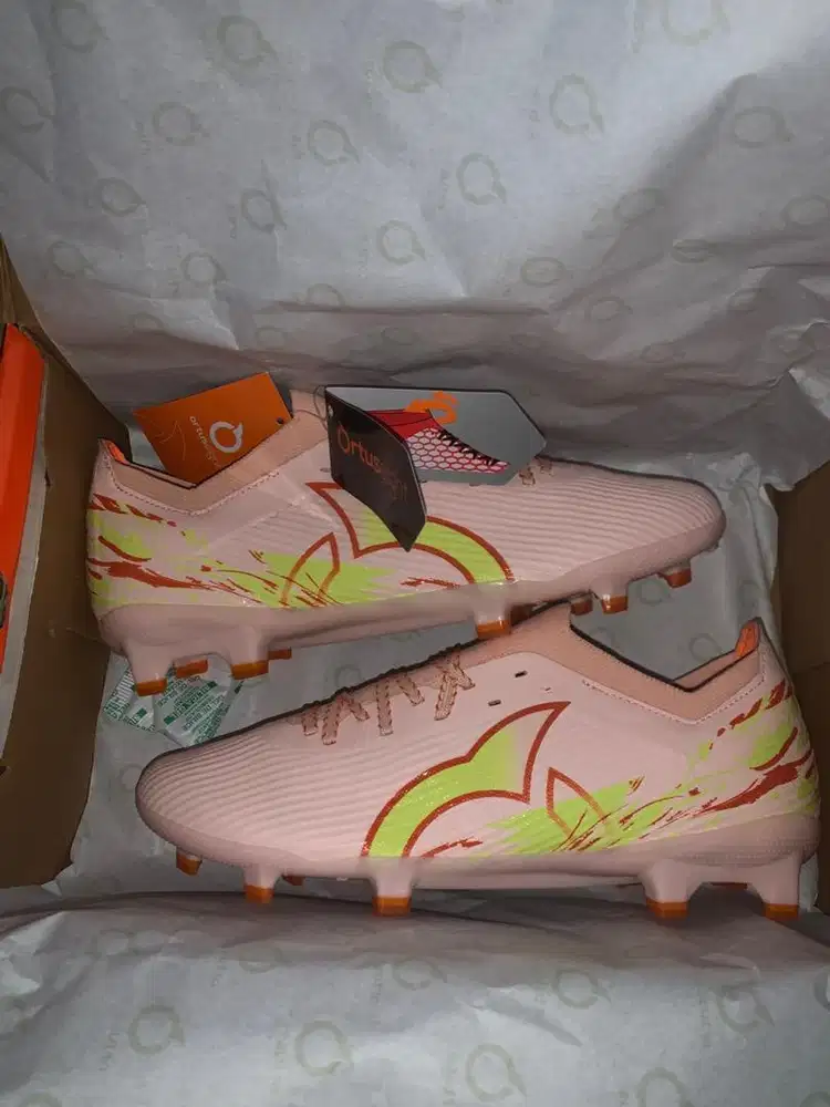sepatu bola ortus