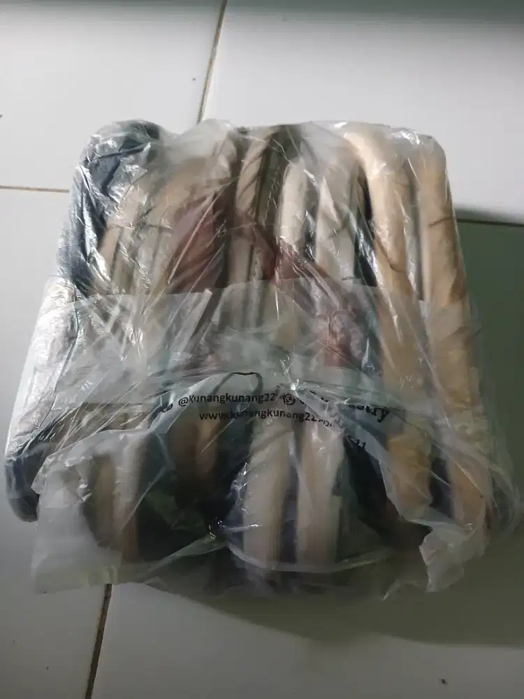 Sepatu laki laki / gratis