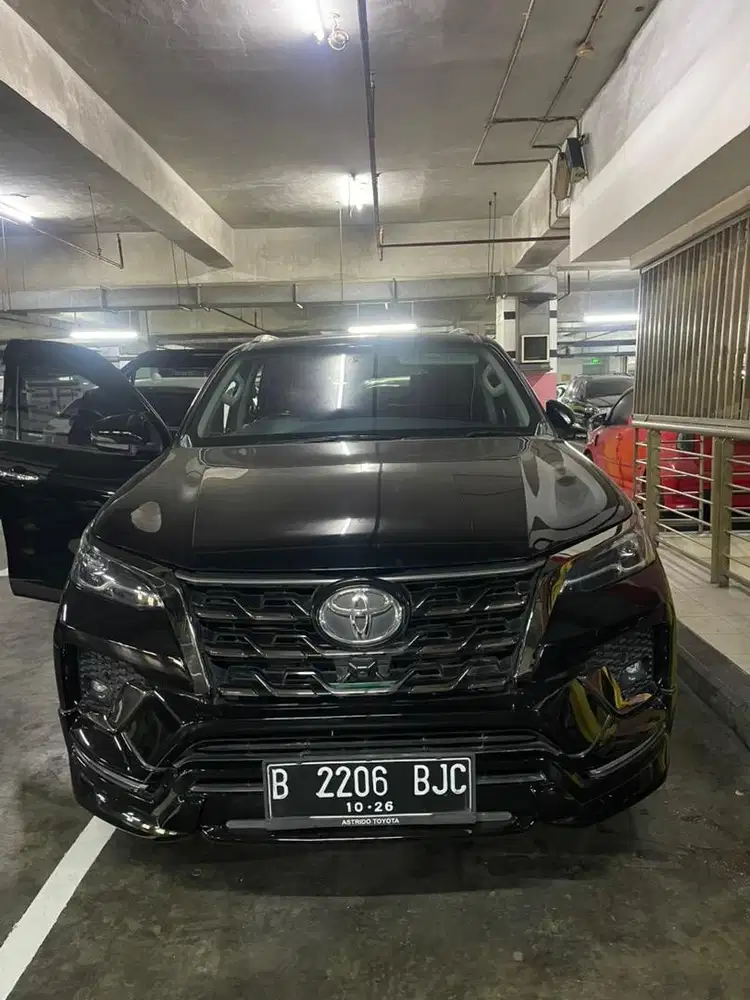 Fortuner VRZ 2,4 GR 2021 mulus seperti baru.