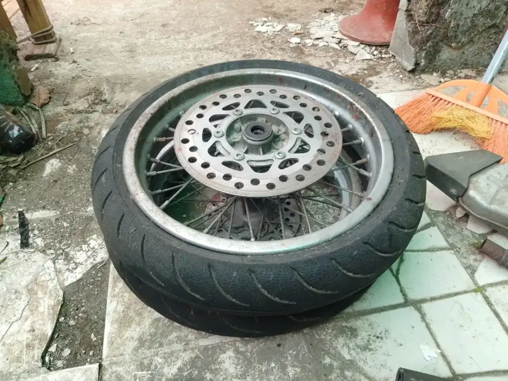Ban pelek, knalpot, arem dan aksesoris motor klx